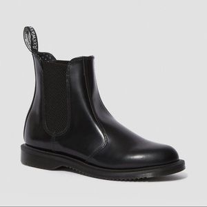 •Dr. Martens• Flora Smooth Chelsea Boot